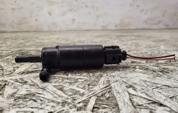 Audi A4 S4 B8 8K Windscreen/windshield washer pump POMPKASPRYSKIWACZY