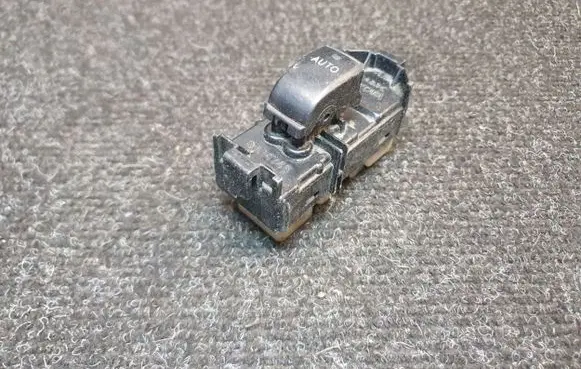 Toyota Corolla Verso E121 Electric window control switch 8403013031 514954P02