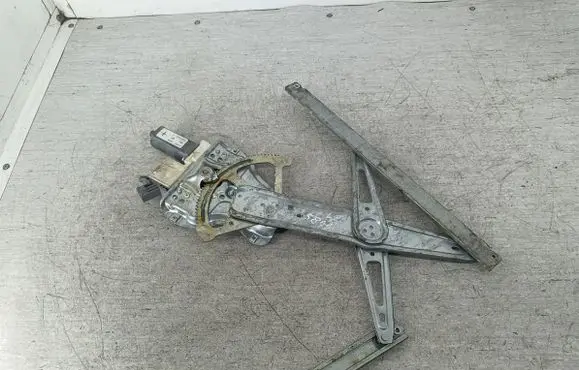 Toyota Avensis T250 Front door window regulator with motor 
