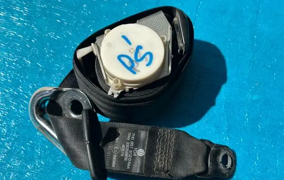 Volkswagen Transporter - Caravelle T5 Rear seatbelt 7H0857812D