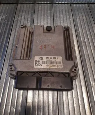 Volkswagen Golf Plus Engine control unit/module 03G906016BC 0281011671