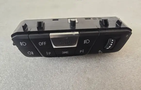 BMW 1 F40 Light switch E11820190B