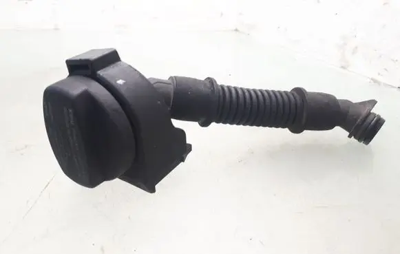 Mercedes-Benz B W245 Oil filler cap A6400100369