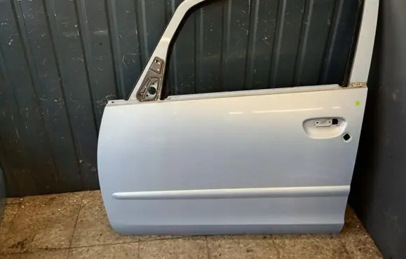 Mitsubishi Colt Front door