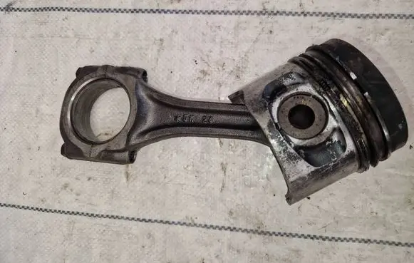 Jeep Cherokee XJ Piston with connecting rod 2008f