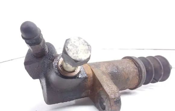 Mitsubishi Carisma Clutch slave cylinder 