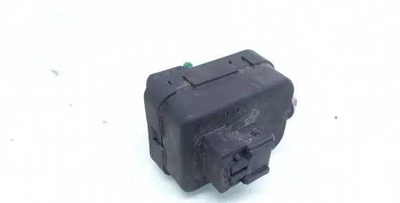 Headlight level adjustment motor