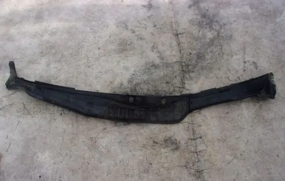 Mercedes-Benz S W126 Wiper trim