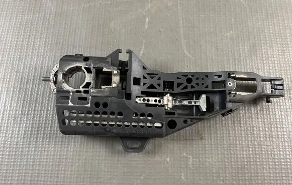 Renault Captur Rear door exterior handle/bracket 242888