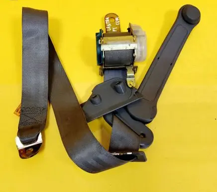 Hyundai Lantra I Rear seatbelt 045030