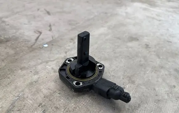 Volkswagen PASSAT B7 Oil level sensor 6PR008079 1J0907660B