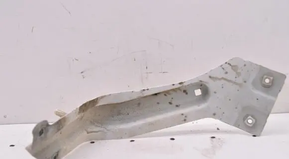 Volkswagen Caddy Fender mounting bracket 1T0821135C