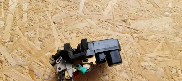 Chrysler Sebring (ST-22 - JR) Rear door lock