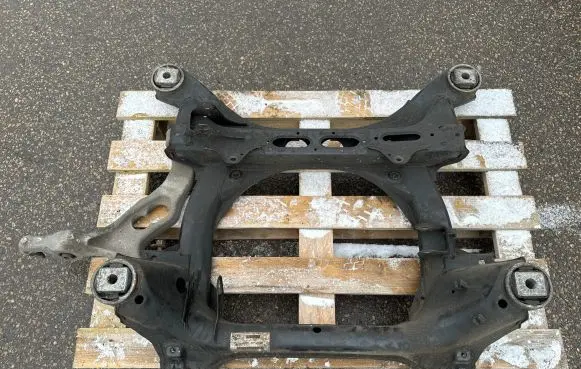 Volkswagen Touareg I Front subframe 7L0400025 2252696 9D001581