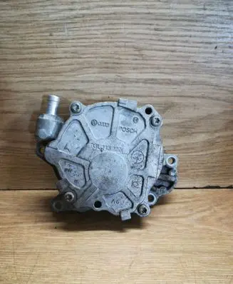 Volkswagen PASSAT B6 Vacuum pump 03L145100 V320 5040946