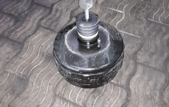 Mercedes-Benz C W204 Brake booster A2044301230 03774764014