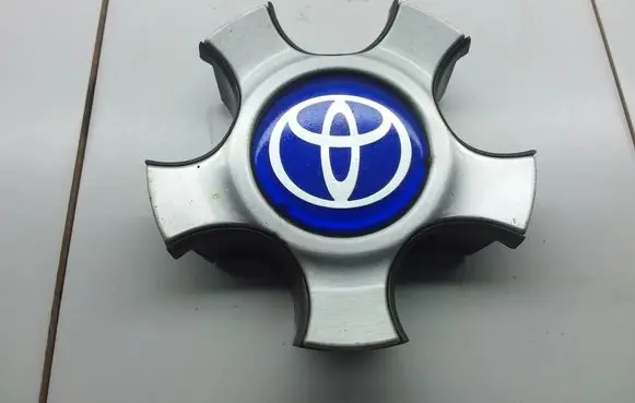 Toyota Avensis Verso Original wheel cap 