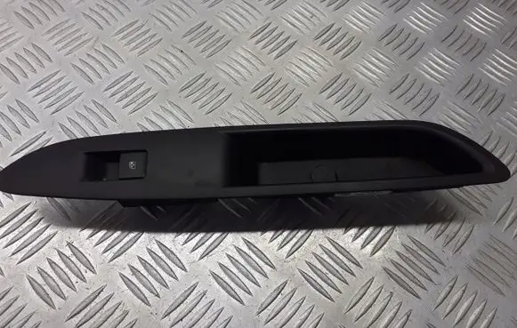 Opel Mokka X Electric window control switch 95025524