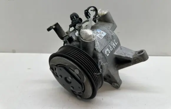 Subaru Impreza IV Air conditioning (A/C) compressor (pump) 73111FJ000 Z0014247B 2070124760