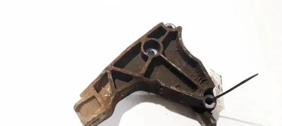 Opel Astra H Engine mounting bracket