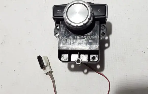 Mercedes-Benz CLS C218 X218 Multifunctional control switch/knob A1728701258