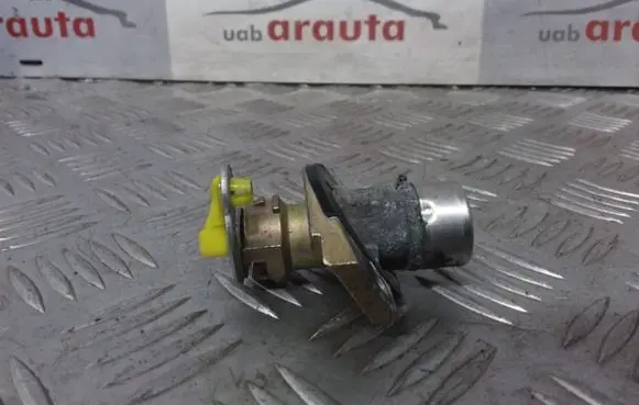 Subaru Legacy Tailgate exterior lock 