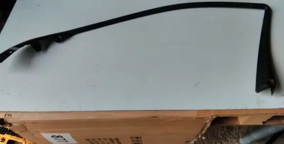 Mercedes-Benz C AMG W203 Front door glass trim molding
