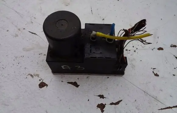 Audi A3 S3 8L Central locking vacuum pump 8L0862257P