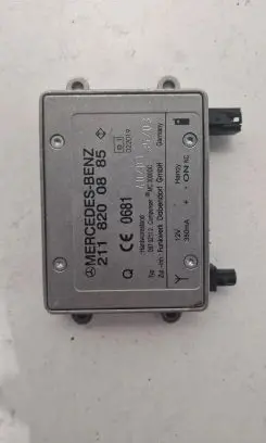 Mercedes-Benz E W211 Antenna control unit 2118200885 18200885