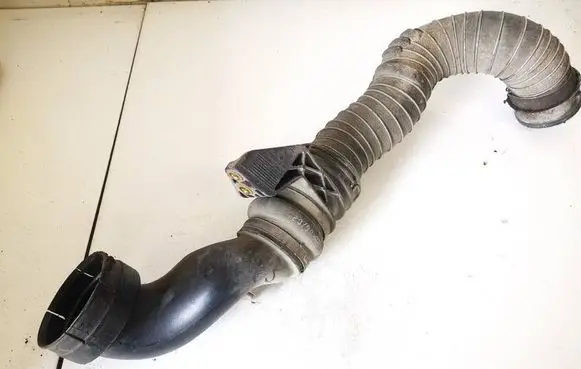 Mercedes-Benz C W203 Air intake hose/pipe a2710901437