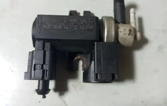Audi A4 S4 B7 8E 8H Turbo solenoid valve 8E0906627C