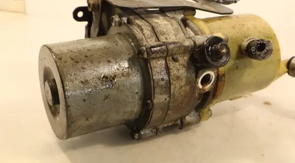 Mazda 3 II Power steering pump 106251054
