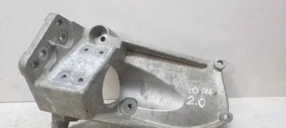 Volvo V40 Cross country Engine mounting bracket 31370633
