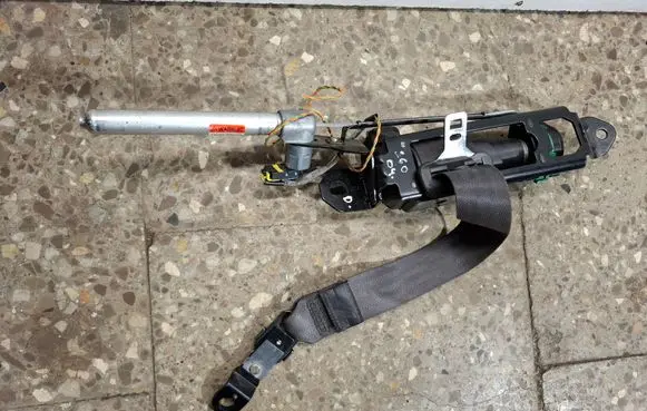 Volvo S60 Front seatbelt 30662993