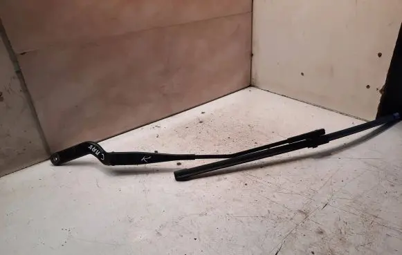 Ford Focus C-MAX Front wiper blade arm 3M5117526AA