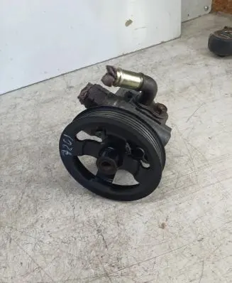 Toyota Avensis T250 Power steering pump