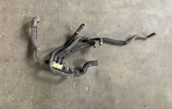 Engine coolant pipe/hose