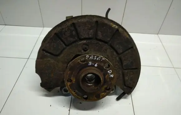Volkswagen PASSAT B6 Front wheel hub