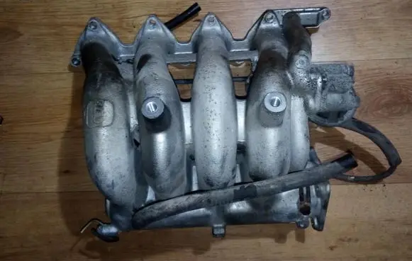 Mitsubishi Carisma Intake manifold
