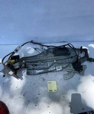 Renault Laguna I Front door window regulator with motor 