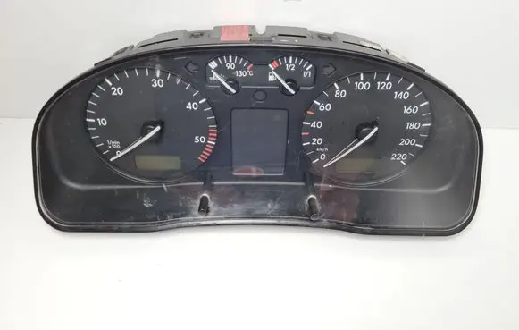 Volkswagen PASSAT B5 Speedometer (instrument cluster) 3B0919880D