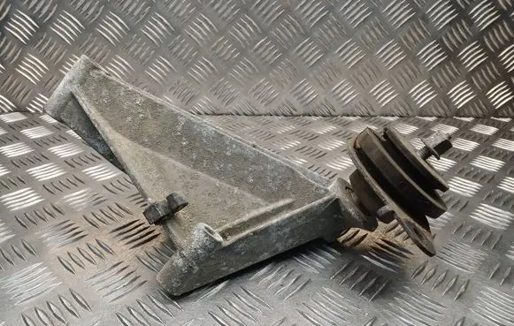 Renault Laguna II Gearbox mounting bracket 8200000023B