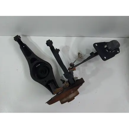 Rear wheel hub spindle/knuckle