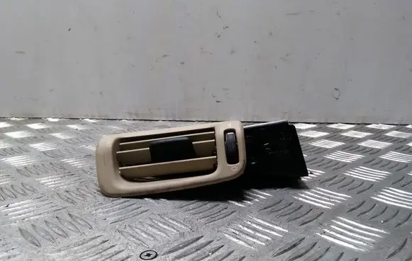 Rear air vent grill