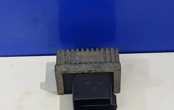 Volvo S40, V40 Glow plug pre-heat relay 7700115078