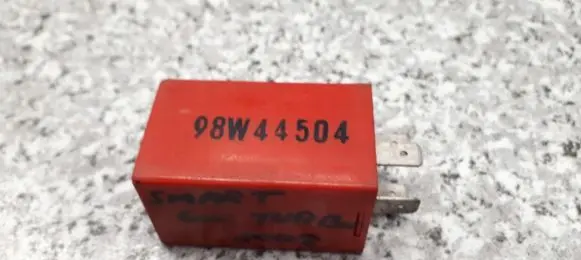 Smart ForTwo II Fuel pump relay 0004919V001