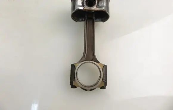 Nissan Qashqai Piston with connecting rod 