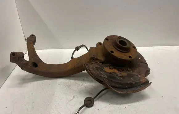 Volkswagen PASSAT B5 Front wheel hub