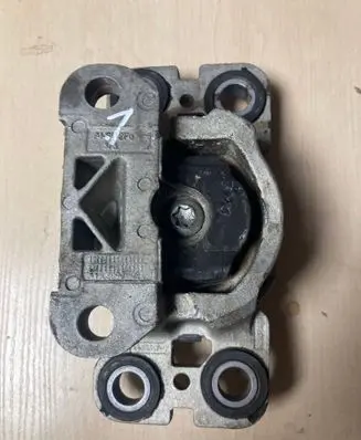 Volvo XC70 Gearbox mount 8G9N7M121CA