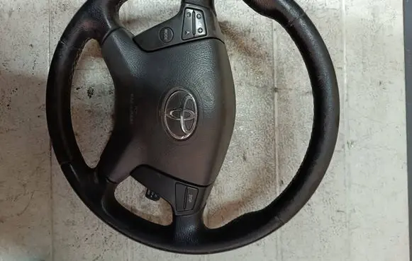 Toyota Avensis T250 Steering wheel 